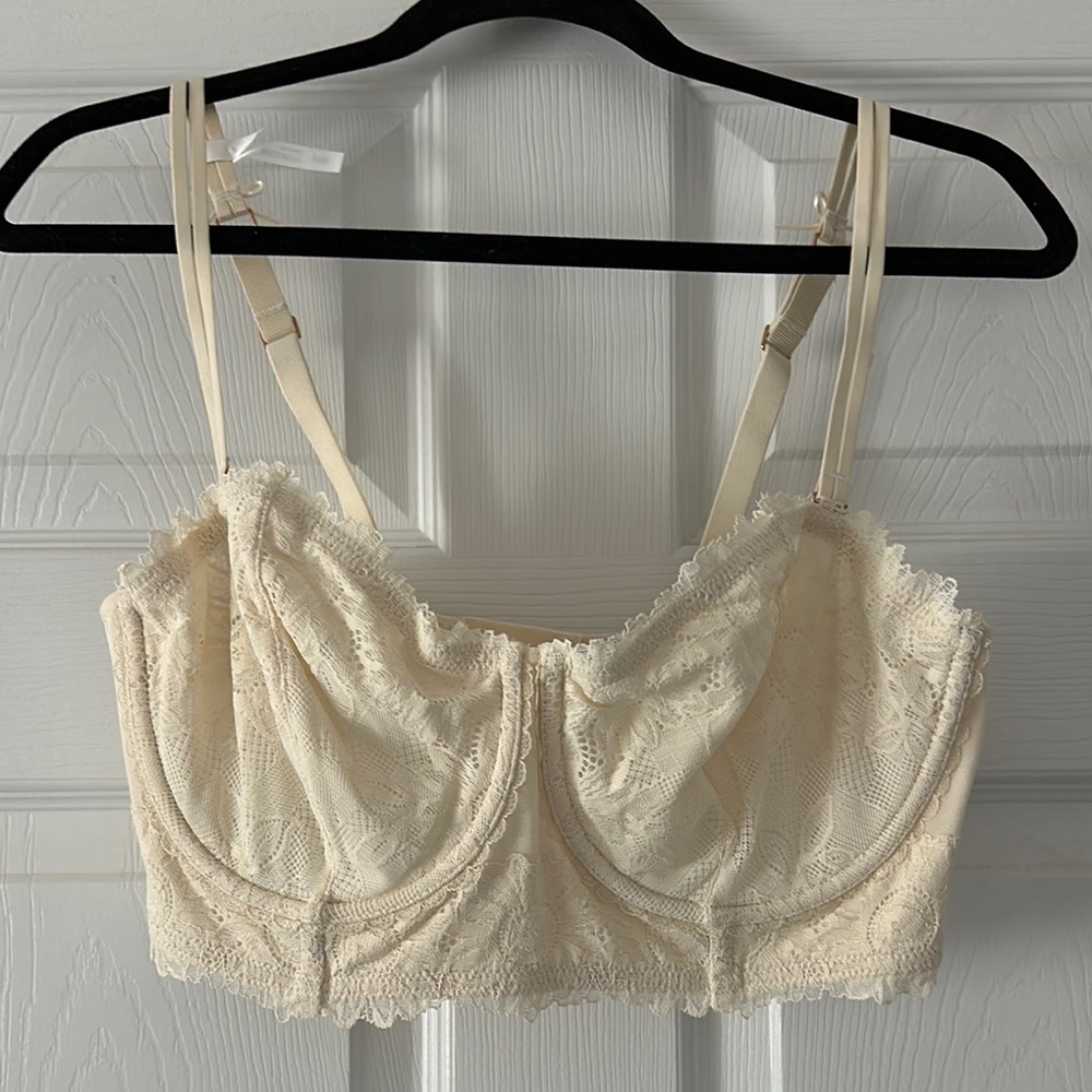 Aerie Cream Lace Underwire Bra with Adjustable Straps